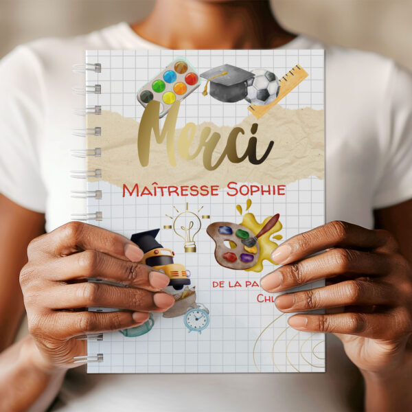 Carnet/livre rigide merci maîtresse avec illustration école
